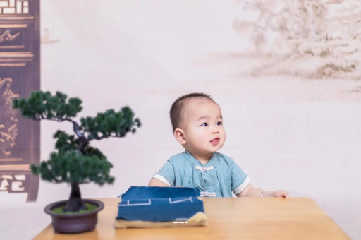 大同怀孕肚子中间凹两边凸